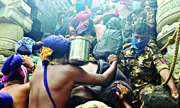ശബരിമല തീർത്ഥാടനക്കാലം, അഴിമതിക്കാർക്ക് 'നല്ലകാലം' ;  തിരുവിതാംകൂർ ദേവസ്വം ബോർഡിൽ എട്ടംഗ സംഘത്തിന്റെ 'കൈയിട്ട് വാരൽ ' !