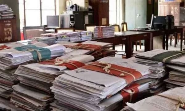 എന്നാലും എന്റെ സാറേ....? ജോലിക്കായി വാങ്ങുന്നത് കനത്ത ശമ്പളം ; പാവങ്ങള്‍ക്കുള്ള സാമൂഹികക്ഷേമ പെന്‍ഷനും വാങ്ങി 1458 സര്‍ക്കാര്‍ ഉദ്യോഗസ്ഥര്‍! ഗസറ്റഡ് ഓഫീസര്‍മാര്‍ വരെ...!