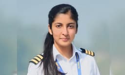 മുംബൈയില്‍ പൈലറ്റിന്റെ ആത്മഹത്യ ; കാമുകനില്‍ നിന്നും നിരന്തരം പീഡനം ; മാംസാഹാരം കഴിക്കുന്നത് വരെ കുഴപ്പം