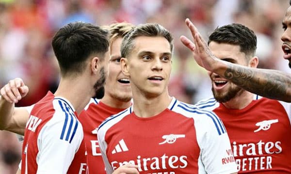 മാഞ്ചസ്റ്റര്‍ യുണൈറ്റഡിന് വീണ്ടും തോല്‍വി ; രണ്ടുഗോളുകള്‍ക്ക് ആഴ്‌സണല്‍ തകര്‍ത്തുവിട്ടു