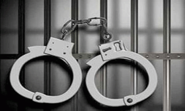 8ല്‍ തോറ്റവര്‍ക്ക് വരെ മെഡിക്കല്‍ ബിരുദം, 70000 രൂപയ്ക്ക് സര്‍ട്ടിഫിക്കേറ്റ്; ഗുജറാത്തില്‍ 14 വ്യാജ ഡോക്ടര്‍മാര്‍ അറസ്റ്റില്‍
