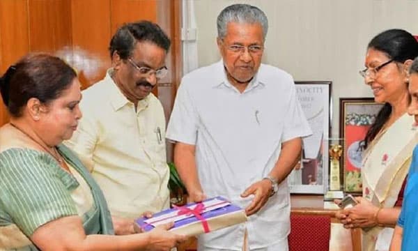 ഹേമ കമ്മിറ്റി റിപ്പോര്‍ട്ടിലെ രഹസ്യങ്ങള്‍ പുറത്തുവിടല്‍ ; വിവരാവകാശ കമ്മീഷന്‍ വിധിപറയല്‍ നീട്ടിവെച്ചു