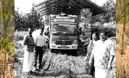 ധോലക്ക്, ചെണ്ട, മുത്തുമാല വില്‍പനക്കാരായ ഇതര സംസ്ഥാനക്കാരായ നാടോടികള്‍ താമസിച്ചിടത്ത് മലിനീകരണം: മുറികള്‍ വാടകയ്ക്ക് നല്‍കിയ ഹോട്ടല്‍ഉടമയ്ക്ക് അയ്യായിരം രൂപ പിഴ