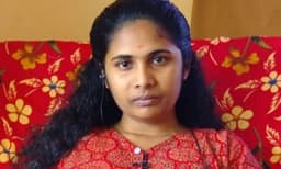 ദുരന്തത്തിന്റെ ഓര്‍മ്മകള്‍ക്ക് വിട: ശ്രുതി സര്‍ക്കാര്‍ ജോലിയില്‍ പ്രവേശിച്ചു