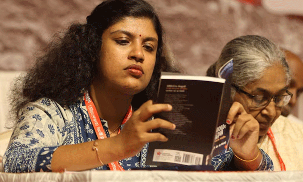 'കുപ്പിയിൽ  ബിയറല്ല, കരിങ്ങാലി വെള്ളം'; അസത്യ പ്രചാരകർ മനോനില പരിശോധിക്കണമെന്ന് ചിന്ത ജെറോം
