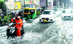 സംസ്ഥാനത്ത് ശക്തമായ മഴയ്ക്ക് സാധ്യത; മൂന്ന് ജി്ല്ലകളില്‍ ഓറഞ്ച് അലേര്‍ട്ട്