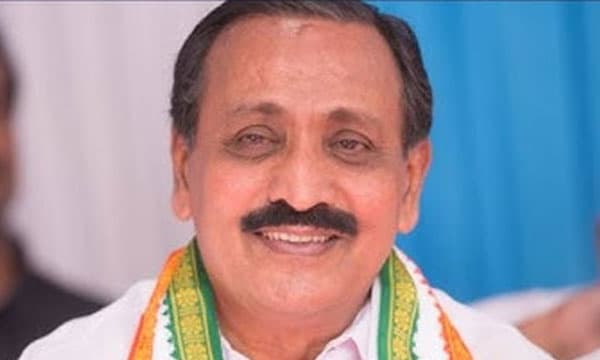 കെപിസിസി നിയോഗിച്ച മൂന്നംഗ സമിതി നാളെ കണ്ണൂരെത്തും ; തര്‍ക്കത്തില്‍ എം.കെ.രാഘവനെതിരേ പോസ്റ്ററുകള്‍