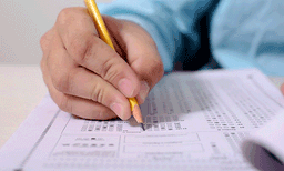 ചോദ്യപ്പേപ്പറിലെ ചോദ്യങ്ങൾ അതേപടി യൂട്യൂബ് വീഡിയോയിൽ; ക്രിസ്തുമസ് പരീക്ഷയുടെ ചോദ്യപേപ്പർ ചോർന്നു
