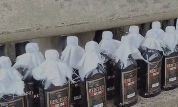 ജനറല്‍ കംപാര്‍ട്ട്‌മെന്റിന്റെ ശുചിമുറിക്ക് സമീപത്ത് ഉപേക്ഷിച്ച നിലയില്‍ ബാഗ്; പരിശോധനയില്‍ കണ്ടെത്തിയത് 18 കുപ്പി മദ്യം


