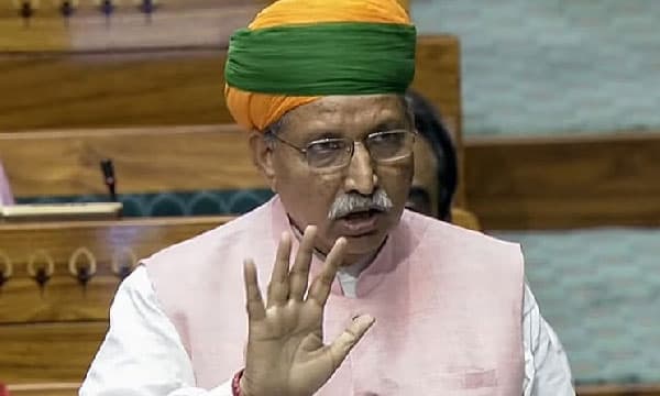 ഒരു രാജ്യം ഒരു തിരഞ്ഞെടുപ്പ് ബില്ല് പാര്‍ലമെന്റില്‍ ; ശക്തമായ പ്രതിഷേധവുമായി പ്രതിപക്ഷം