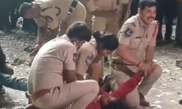 പുഷ്പ 2 ഷേയ്ക്കിടെ തിക്കും തിരക്കുമുണ്ടായ സംഭവം ; മാതാവിന് പിന്നാലെ പരിക്കേറ്റ കുട്ടിയുടെ നിലയും അതീവ ഗുരുതരം