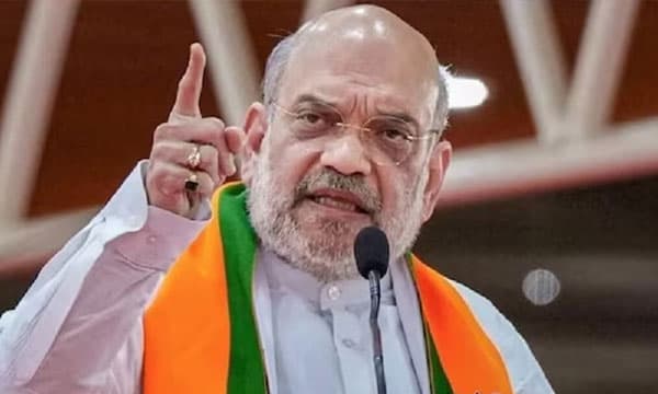 അംബേദ്ക്കര്‍ വിളി പ്രതിപക്ഷത്തിന് ഫാഷനായെന്ന് അമിത്ഷാ ; അദ്ദേഹം ദൈവത്തേക്കാള്‍ ഒട്ടും താഴെയല്ലെന്ന് തിരിച്ചടിച്ച് ഖാര്‍ഗേ