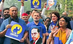 അംബേദ്ക്കര്‍ പരാമര്‍ശത്തില്‍ പാര്‍ലമെന്റില്‍ ഇന്നും പ്രതിഷേധം ; വളപ്പില്‍ മാര്‍ച്ചുമായി പ്രതിപക്ഷ പാര്‍ട്ടികള്‍