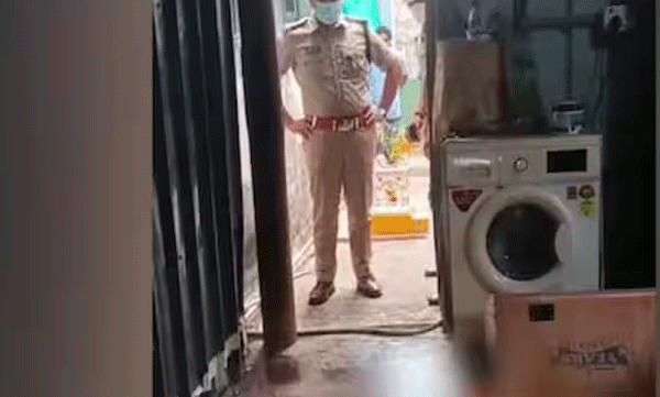 പാഴ്സൽ തുറന്നപ്പോൾ ഞെട്ടിത്തരിച്ച് യുവതി; കണ്ടത് അജ്ഞാത മൃതദേഹവും 1.3 കോടി രൂപ ആവശ്യപ്പെട്ടുള്ള കത്തും