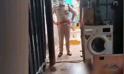 പാഴ്സൽ തുറന്നപ്പോൾ ഞെട്ടിത്തരിച്ച് യുവതി; കണ്ടത് അജ്ഞാത മൃതദേഹവും 1.3 കോടി രൂപ ആവശ്യപ്പെട്ടുള്ള കത്തും