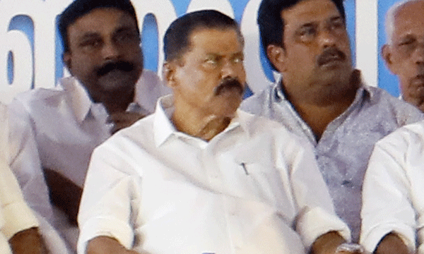 പ്രിയങ്കയുടെയും രാഹുലിന്റേയും ജയം വര്‍ഗ്ഗീയവാദികളെ കൂട്ടുപിടിച്ച് ; പ്രസ്താവനയില്‍ വിജയരാഘവന് സിപിഎം പിന്തുണ
