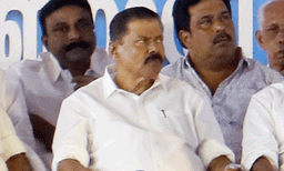 പ്രിയങ്കയുടെയും രാഹുലിന്റേയും ജയം വര്‍ഗ്ഗീയവാദികളെ കൂട്ടുപിടിച്ച് ; പ്രസ്താവനയില്‍ വിജയരാഘവന് സിപിഎം പിന്തുണ