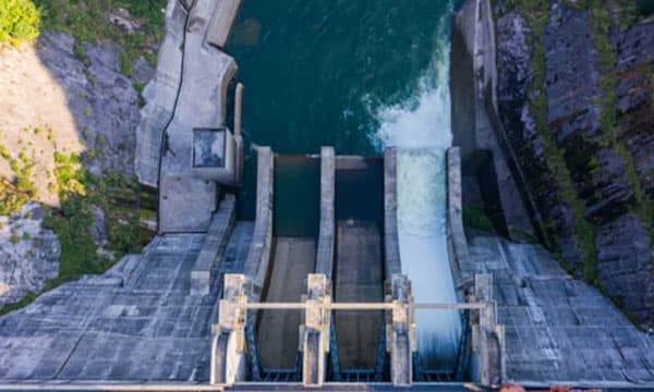 ടിബറ്റന്‍ പീഠഭൂമിയുടെ കിഴക്കന്‍ അതിരില്‍ വലിയ ജലവൈദ്യുത അണക്കെട്ട് നിര്‍മ്മാണവുമായി ചൈന