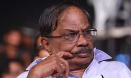 കടലോളം കഥകളുള്ള രണ്ട് അക്ഷരങ്ങള്‍ ; പെന്‍ നാവില്‍ വിരിഞ്ഞ പൊന്‍ വാക്കുകള്‍, രണ്ടാമൂഴം വായിച്ച് ജീവിതത്തിന് രണ്ടാമൂഴം കിട്ടിയ പഴയിടം