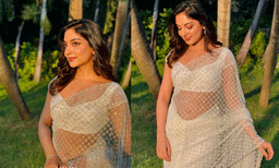 സാരിയില്‍ സുന്ദരിയായി ഇഷാനി കൃഷ്ണ 