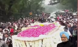 മുന്‍ പ്രധാനമന്ത്രി മന്‍മോഹന്‍സിംഗിന് രാജ്യം വിട നല്‍കി ; പൂര്‍ണ്ണ സൈനിക ബഹുമതികളോടെ സംസ്‌ക്കാരം