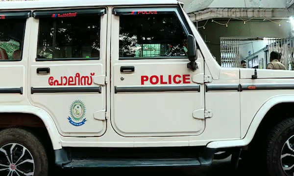 ചാലക്കുടിയിൽ 15കാരിയെ തട്ടിക്കൊണ്ടുപോയി; മൂന്ന് മണിക്കൂറിന് ശേഷം രക്ഷപ്പെട്ടെന്ന മൊഴിയിൽ പൊലീസിന് സംശയം