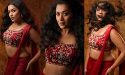 ഷാര്‍പ്പ് ലുക്കില്‍ റെഡ് സാരിയണിഞ്ഞ് ഹോട്ട് ലുക്കില്‍ പാര്‍വ്വതി കൃഷ്ണ; പൊക്കിള്‍ കാണിച്ചിരുന്നെങ്കില്‍ കൂടുതല്‍ സെക്സി ആയേനേ എന്ന് കമന്റ്- ചുട്ട മറുപടി നല്‍കി താരം 