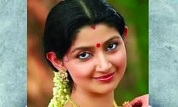 ദിവ്യ ഉണ്ണി അമേരിക്കയിലേക്കു കടന്നു, മുഖ്യപ്രതി നിഗോഷ് കുമാര്‍ കീഴടങ്ങി ; ആവശ്യമെങ്കില്‍ നടിയെ തിരികെവിളിക്കുമെന്ന് പോലീസ് 