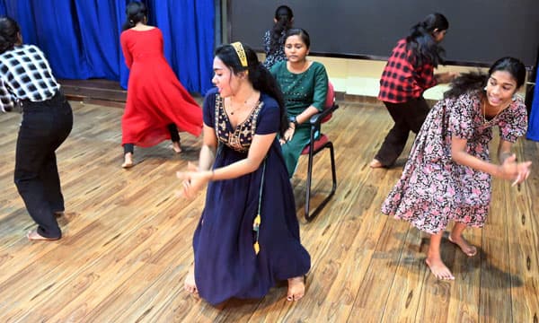 അനന്തപുരി ഒരുങ്ങി, ആട്ടവിളക്ക് തെളിയാന്‍ മണിക്കൂറുകള്‍ ; സംസ്ഥാന സ്‌കൂള്‍ കലോത്സവത്തിനു തിരിതെളിയും