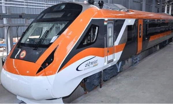 തിരുവനന്തപുരം– കാസര്‍ഗോഡ് വന്ദേഭാരത്: 20 കോച്ചുള്ള ഓറഞ്ച് നിറത്തിലെ പുതിയ റേക്ക് എത്തി 
