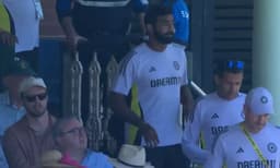 മത്സരത്തിനിടെ ഗ്രൗണ്ട് വിട്ട് ബുമ്ര; മെഡിക്കല്‍ സംഘത്തിനൊപ്പം കാറില്‍ ആശുപത്രിയിലേക്ക്; ഇന്ത്യയ്ക്ക് ചങ്കിടിപ്പ്-വീഡിയോ
