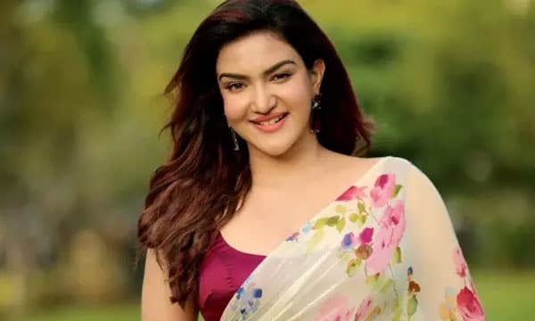 നടി ഹണിറോസിന് ഫേസ്ബുക്കില്‍ അശ്‌ളീല കമന്റ് ; ആദ്യ അറസ്റ്റ് രേഖപ്പെടുത്തി പോലീസ്