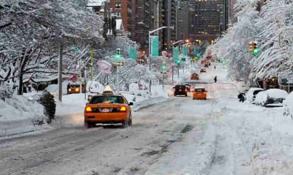 അതിശൈത്യവും കനത്ത മഞ്ഞുകൊടുങ്കാറ്റും ; അമേരിക്കയില്‍ തണുപ്പ് ബാധിച്ചത് 60 ദശലക്ഷം പേരെ