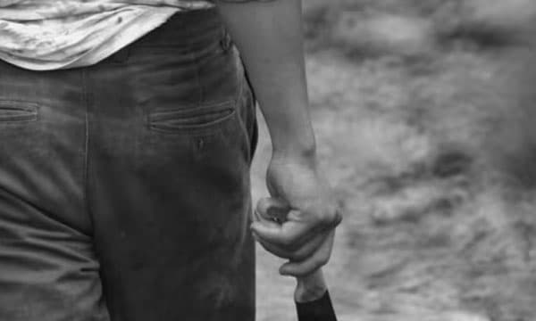 ഭാര്യയേയും മകളെയും സഹോദരിയുടെ മകളെയും കൊന്നു ; രക്തമൊഴുകുന്ന കത്തിയുമായി സ്‌റ്റേഷനിലെത്തി കീഴടങ്ങി 