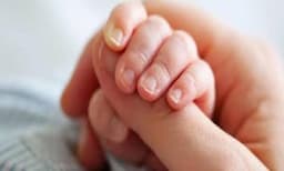 റഷ്യ 25 വയസ്സില്‍ താഴെയുള്ള വിദ്യാര്‍ത്ഥിനികള്‍ക്ക് 81,000 രൂപ നല്‍കുന്നു ; ആരോഗ്യമുള്ള കുഞ്ഞുങ്ങളെ പ്രസവിക്കണമെന്ന് മാത്രം