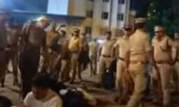 അങ്കമാലി അതിരൂപത ആസ്ഥാനത്ത് ഏറ്റുമുട്ടല്‍ ; പോലീസും വൈദികരും തമ്മില്‍ സംഘര്‍ഷം