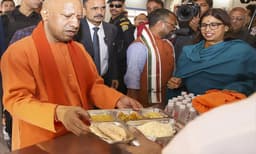 വെറും 9 രൂപയ്ക്ക് ഒരു ഉച്ചയൂണ്...! നാലു ചപ്പാത്തി, അല്‍പ്പം ചോറും കറികളും സാലഡും ഒരു പലഹാരവും