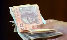 മോട്ടോര്‍ വകുപ്പില്‍ കൈക്കൂലിക്കും രണ്ടു മാനദണ്ഡം ; വമ്പന്മാര്‍ക്ക് കമ്മീഷന്‍ ; താഴെയുള്ളവര്‍ ദിവസപ്പിരിവിന്റെ പങ്കുപറ്റും