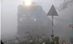 യാത്രക്കാരുടെ ശ്രദ്ധയ്ക്ക്; മൂടൽ മഞ്ഞ് കാരണം ദില്ലിയിൽ 40-ലധികം ട്രെയിനുകൾ വൈകി ഓടുന്നുവെന്ന് റെയിൽവേ