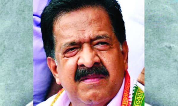 കോവിഡ് ദുരിതം വിറ്റു കാശാക്കിയ സര്‍ക്കാര്‍ ; കെ.കെ ഷൈലജയ്ക്ക് എതിരേ കേസെടുക്കണമെന്ന് രമേശ് ചെന്നിത്തല