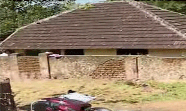 ചെന്താമര  മാരകായുധം കാണിച്ച് ഇന്നും ഭീഷണിപ്പെടുത്തിയെന്ന് നാട്ടുകാർ; അന്വേഷണം ഊർജിതമാക്കി പൊലീസ്