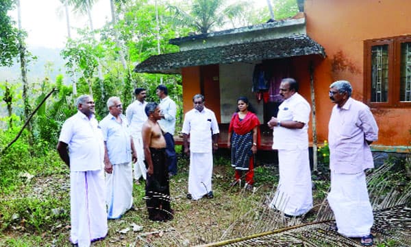 ആനയും കാട്ടുപോത്തും കാട്ടുപന്നിയുമെല്ലാം ചേര്‍ന്ന് വീട്ടില്‍ നിന്നും ഇറക്കിവിട്ടു ;  എട്ടു വീട്ടുകാര്‍ സ്വന്തം കൃഷിയും കിടപ്പാടവും ഉപേക്ഷിച്ച് എരുമേലിയിലെ വാടകവീട്ടില്‍