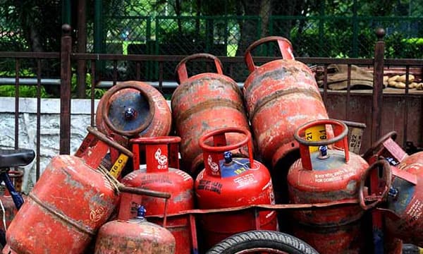 വാണിജ്യ പാചകവാതക വിലയില്‍ ആറ് രൂപയുടെ കുറവ്