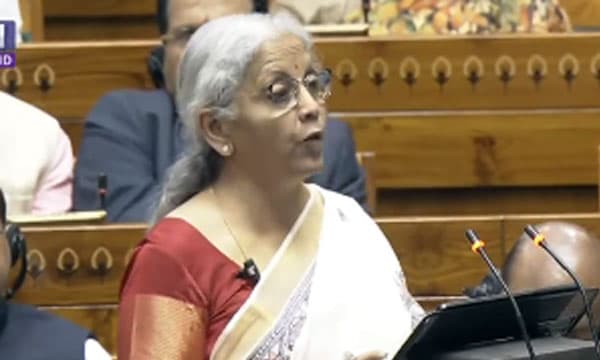 വികസനത്തിന് മുന്‍തൂക്കമെന്ന് ധനമന്ത്രി ; മൂന്നാം മോദി സര്‍ക്കാരിന്റെ സമ്പൂര്‍ണ്ണ ബജറ്റ് അവതരണം തുടങ്ങി