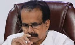 കേരളം അനങ്ങുന്നത് കേന്ദ്രം സഹായിക്കുന്നത് കൊണ്ട് ; മോദിക്ക് ക്രെഡിറ്റ് നല്‍കില്ല, കുറ്റം പറയുകയും വേണം