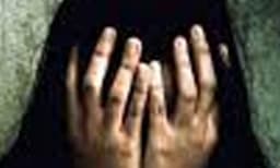 ഒന്നും ചെയ്യരുതെന്ന് യുവതി അലറിവിളിച്ചപ്പോള്‍ ; അങ്കിളാണ് ഒച്ചവെച്ചാല്‍ തന്റെ മാനം പോകുമെന്ന് അക്രമി ; മുക്കത്ത് ഹോട്ടല്‍ ജീവനക്കാരിയെ ഉടമ ആക്രമിച്ചതിന്റെ ദൃശ്യങ്ങള്‍