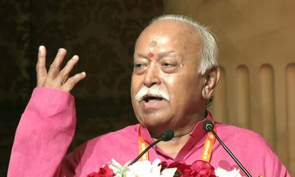 ഹിന്ദുക്കള്‍ പരമ്പരാഗത വസ്ത്രം ധരിക്കണം പ്രാദേശിക ഭക്ഷണം കഴിക്കണം ; ഇംഗ്‌ളീഷ് സംസാരിക്കരുതെന്ന് ആര്‍എസ്എസ് മേധാവി