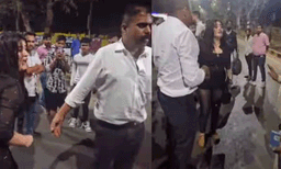 മദ്യലഹരിയില്‍ കാര്‍ ഓടിച്ചു, പിന്നാലെ സ്‌കൂട്ടര്‍ യാത്രക്കാരെ ഇടിച്ചുവീഴ്ത്തി റഷ്യന്‍ യുവതി: നടുറോഡില്‍ വന്‍ സംഘര്‍ഷം 
