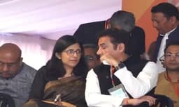 രേഖ ഗുപ്ത പുതിയ മുഖ്യമന്ത്രിയായി സത്യപ്രതിജ്ഞ ചെയ്യുന്നത് കാണാന്‍ സ്വാതി മലിവാളും