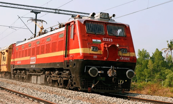 കാൽ വഴുതി നേരെ ട്രെയിനിന് അടിയിൽ വീണു; ശരീരത്തിലൂടെ കയറിയിറങ്ങി; മലയാളി സ്റ്റേഷൻമാസ്റ്റർക്ക് ദാരുണാന്ത്യം